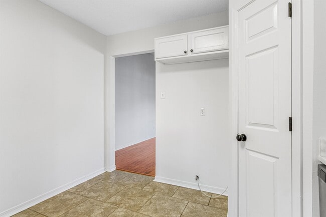 Building Photo - 618 Westchase Ct S