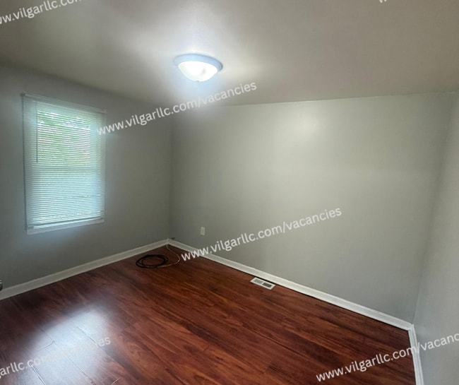 Building Photo - 4842 Northcote Ave