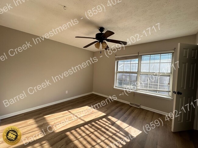 Building Photo - 2-Bed 1.5-Bath Townhome