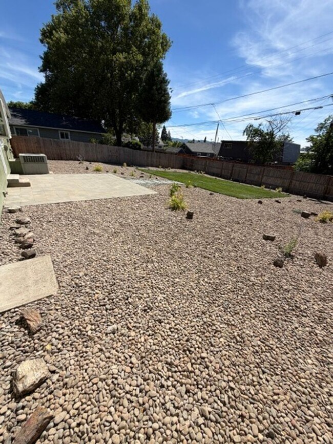Building Photo - FULLY REMODELED 3 BEDROOM SINGLE FAMILY HOME