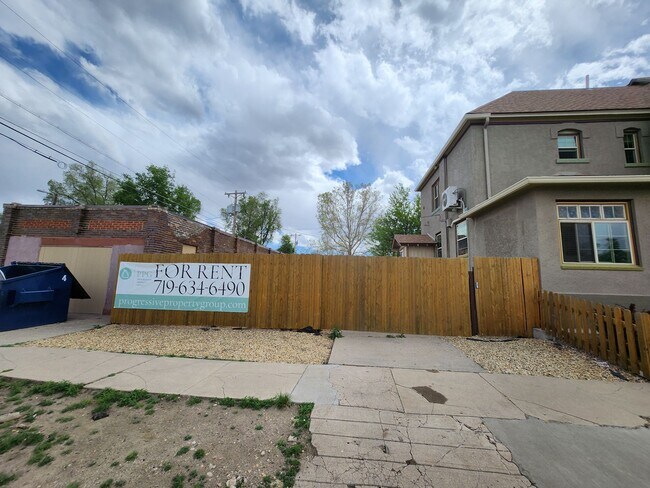 Building Photo - 1000 Carteret Ave
