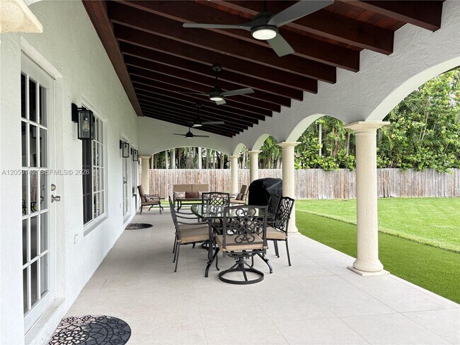 Building Photo - 6610 SW 104th Ct