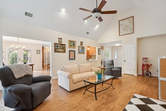 Building Photo - Everything included in rent price!! All ut...