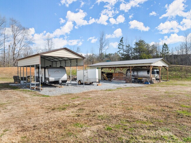 Building Photo - 2000 Antioch Church Rd