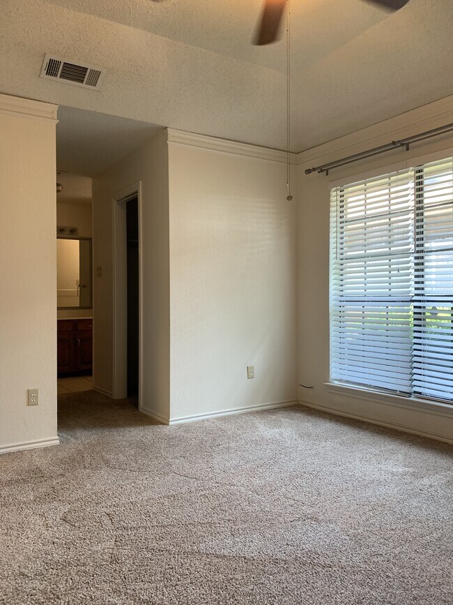 Building Photo - 339 Dogwood Dr
