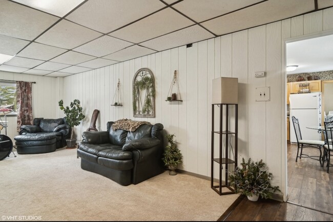 Building Photo - 460 Flagstaff Ln