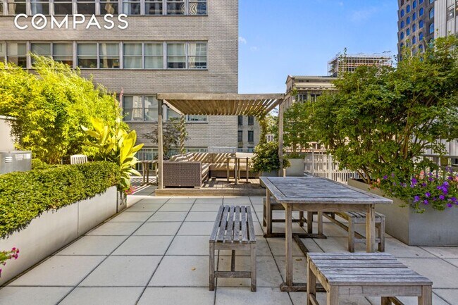 Building Photo - 59 John St