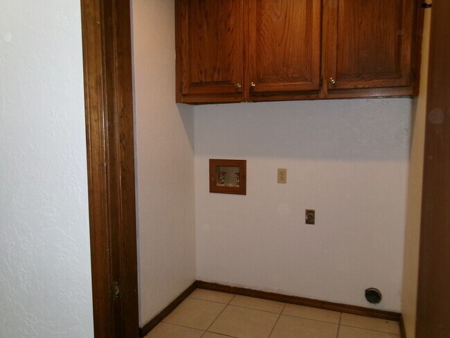 Building Photo - Pets Negotiable with Owner Approval!