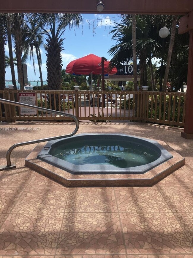 Building Photo - 999 Brickell Bay Dr