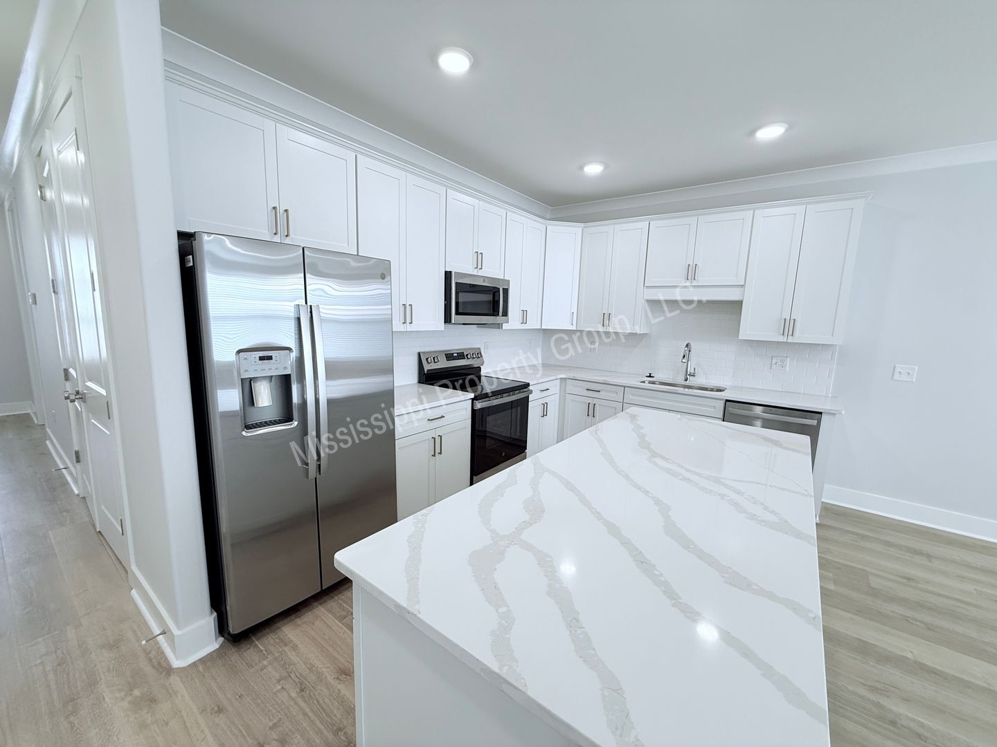 Building Photo - 613 Miramar Ln