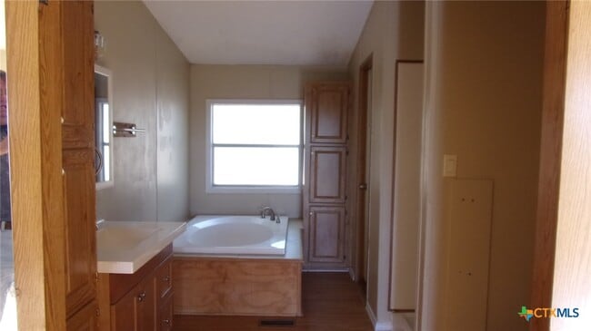 Building Photo - 252 Sir Winston Dr