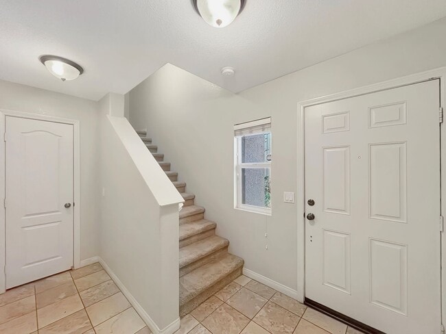 Building Photo - SD: Bright 2BD/2.5BA Townhome in Point Loma with Fireplace, Private Balcony & Tandem Garage