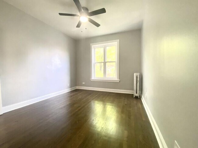 Building Photo - 2 bedroom in Chicago IL 60660