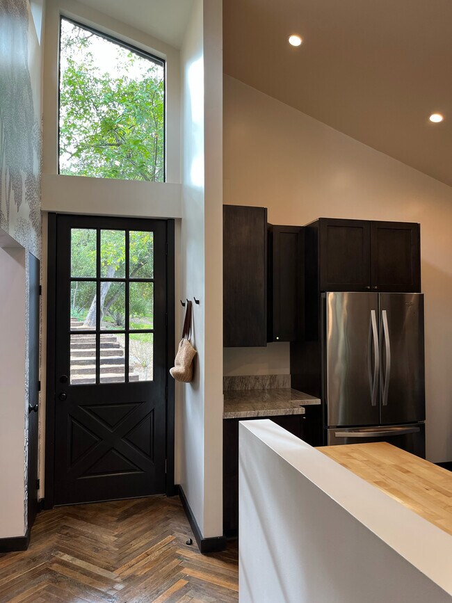 Building Photo - 21273 Entrada Rd