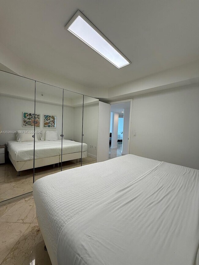 Building Photo - 16400 Collins Ave