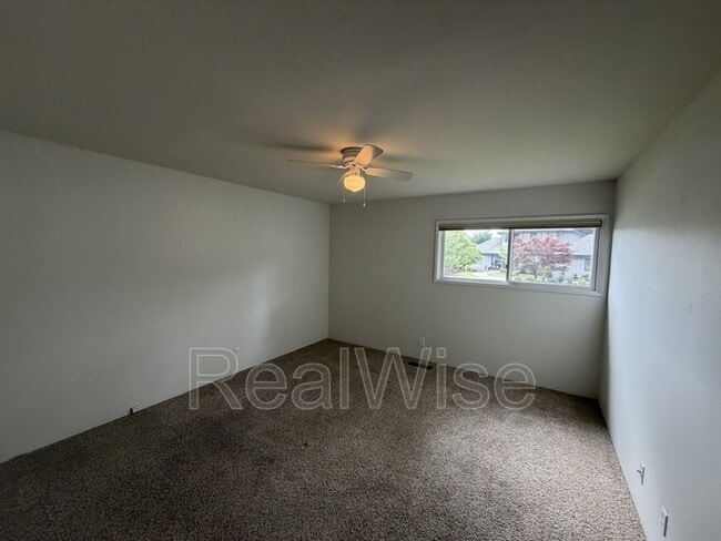 Building Photo - 710 NW Midland Ave