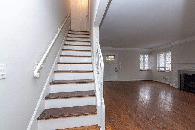 Building Photo - WESTWOOD - Freshly Updated & Move-In Ready! 4 bed 2.5 bath home