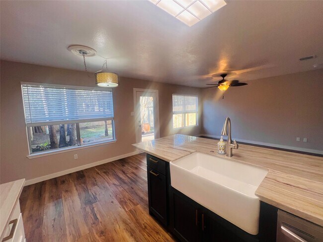 Building Photo - 15 Wineberry Pl