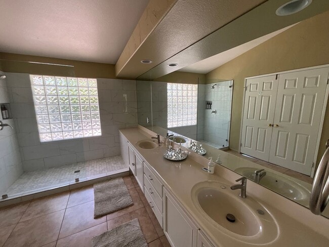 Building Photo - North La Quinta Pool Home