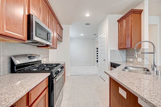 Building Photo - 18822 Fulvetta Haven Way