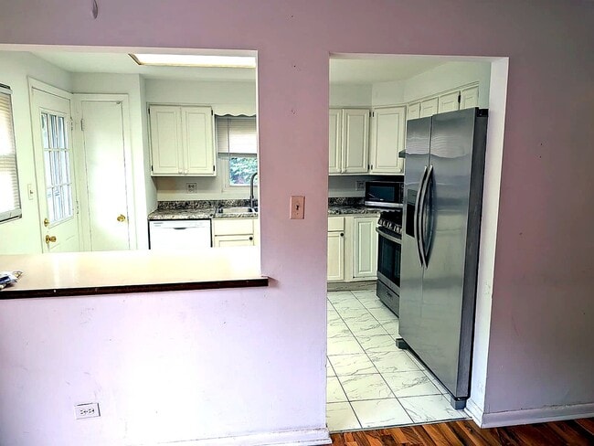Building Photo - 386 Dover Dr