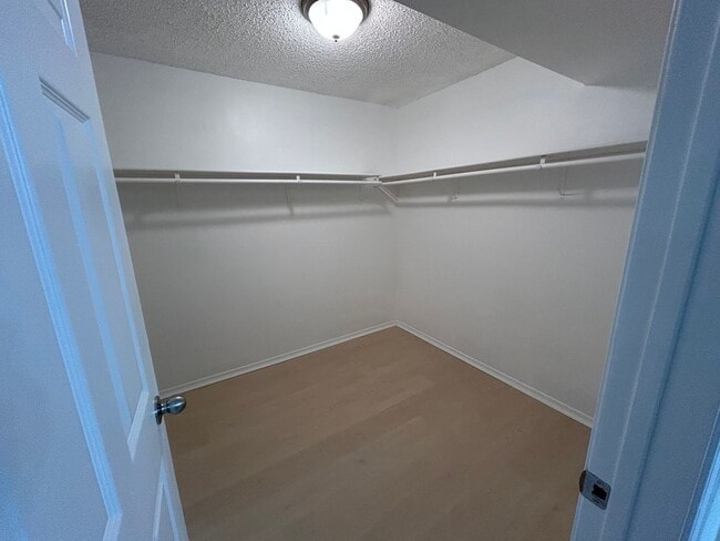 Building Photo - Modern 3-Bed, 2.5-Bath Apartment with Granite Kitchen & New Appliances!