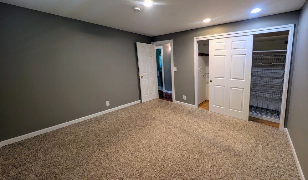 Building Photo - 704 N 163rd St