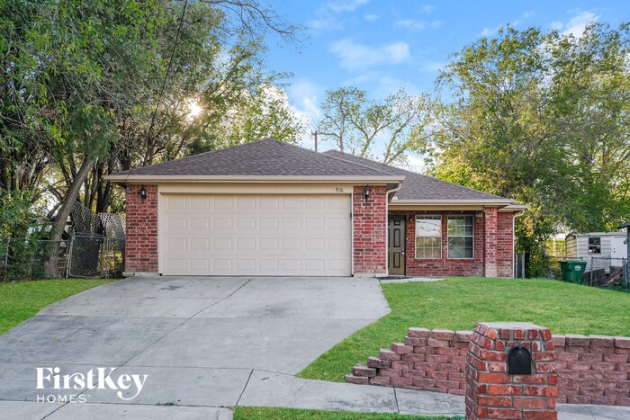 Primary Photo - 916 Meadow Park Dr