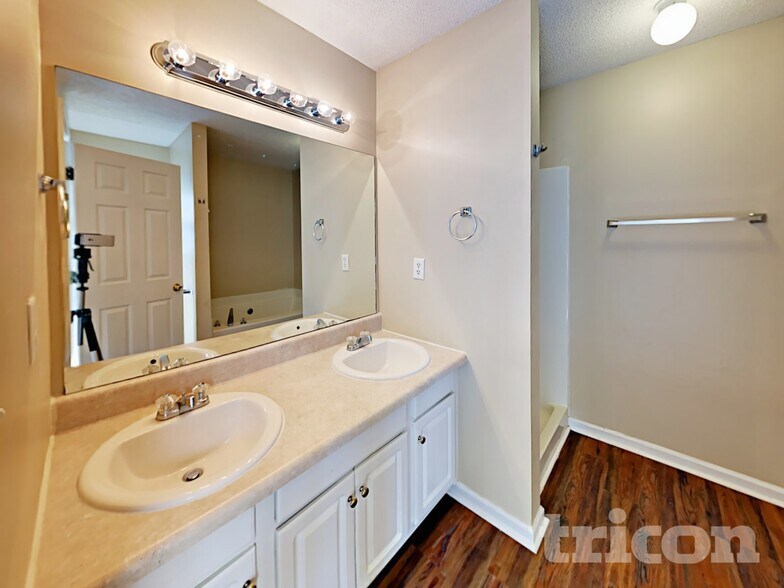 Building Photo - 2230 Telluride Dr