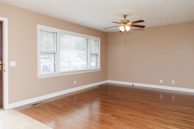 Building Photo - 801 Sunny Ln