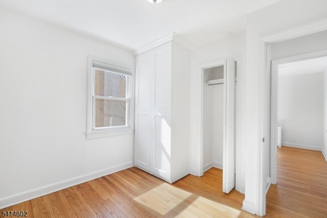 Building Photo - 83 Chestnut Hill Dr W