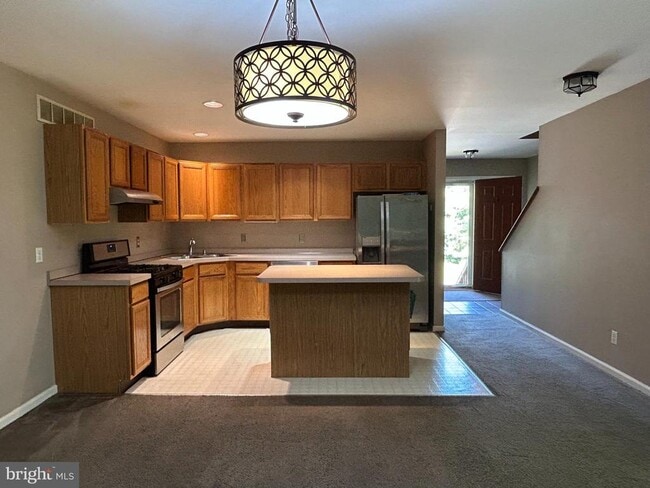 Building Photo - 319 Lynley Ln
