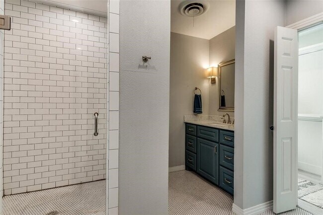 Building Photo - 3812 Birchman Ave