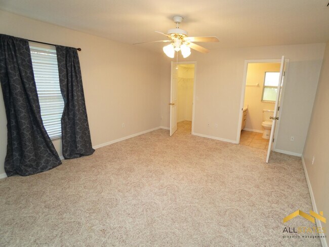 Building Photo - 694 Park Valley Cir