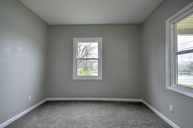 Building Photo - 635 S McKee St