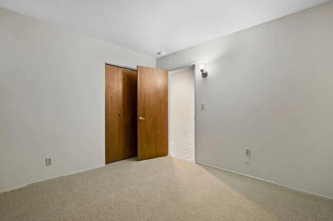 Building Photo - "Charming 3-Bed, 2-Bath Oasis in Capitola's Prime Park Ave Location"