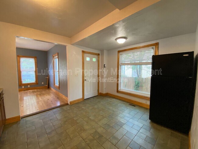 Building Photo - 725 W Vine St