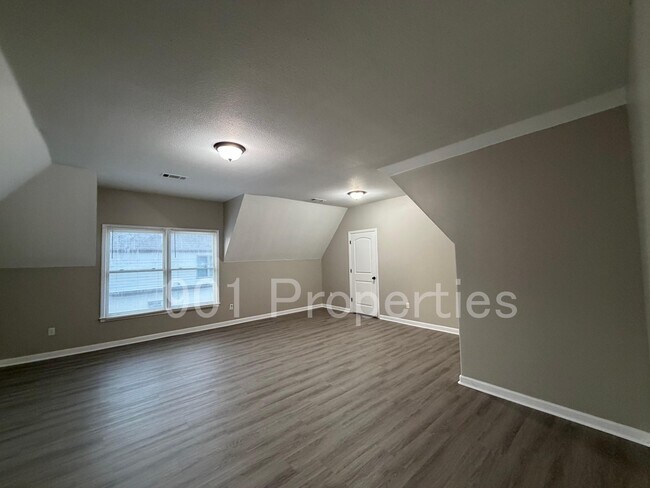Building Photo - 3777 Pavilion Cir