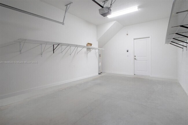 Building Photo - 846 SE 19th St