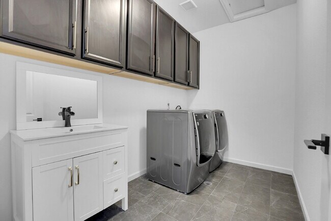 Building Photo - $3,425.00, 4 Beds, 2.5 Baths, Single Famil...