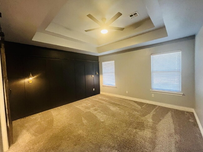 Building Photo - Charming 4-Bed, 2-Bath Home in Yukon - Gated Community in Mustang Public School District!