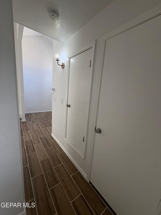 Building Photo - 11369 Lake Loy Dr