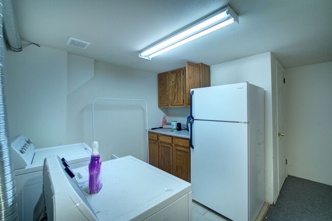 Building Photo - Huge U.W. Home Now Renting for September 2026