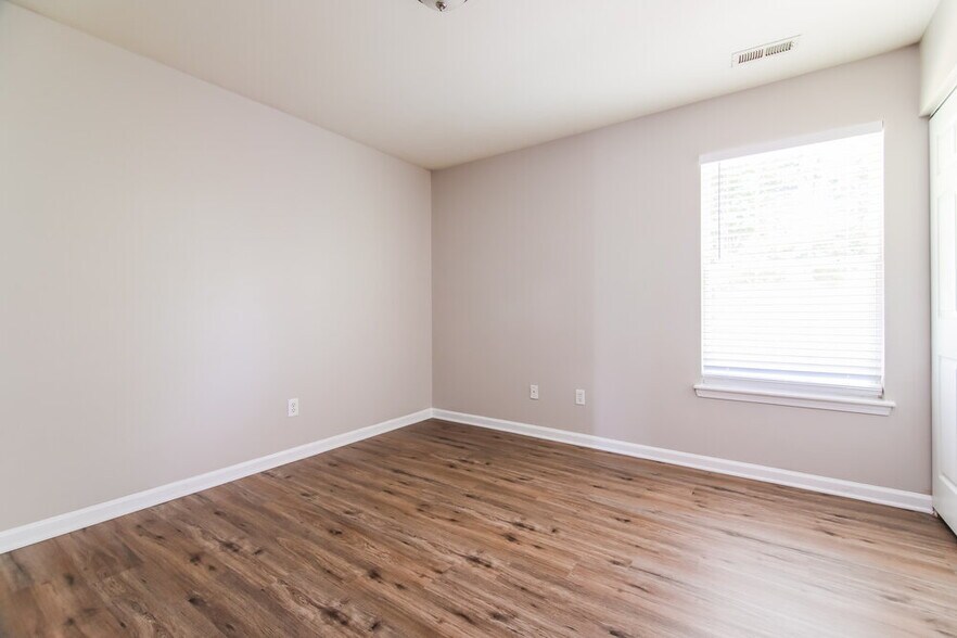 Building Photo - 709 Champion St