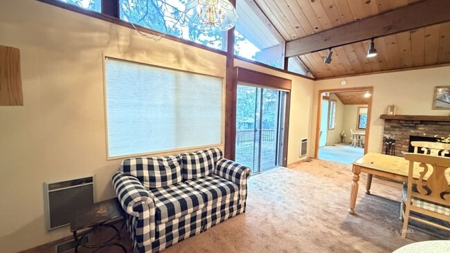 Building Photo - Full Time Rental On Crestview