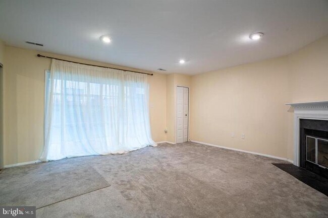 Building Photo - 3500 Vintage Spg Ter