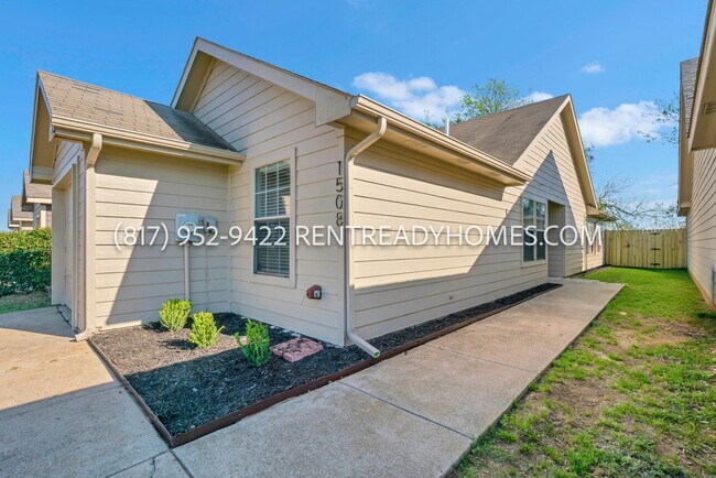 Building Photo - 1508 Pine Ln