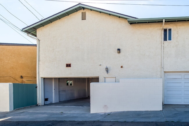 Building Photo - 1908 Broadway St