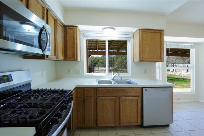 Building Photo - 507 Riverwood Dr