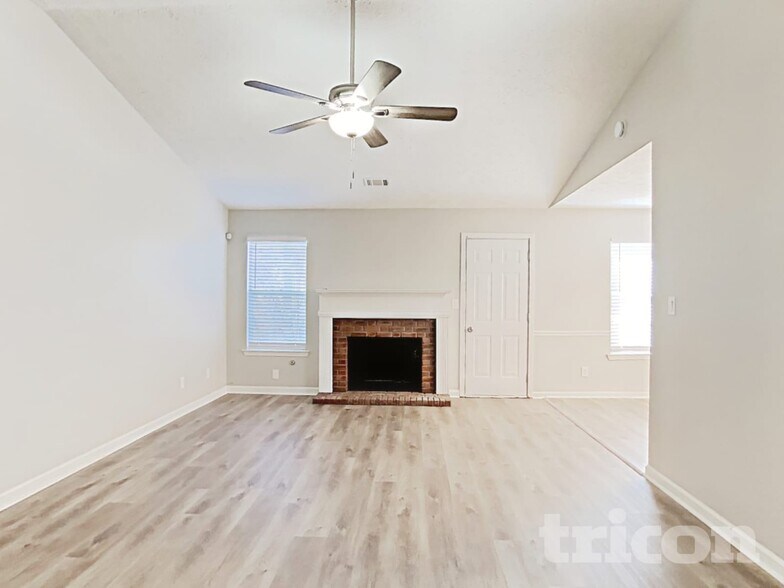 Building Photo - 10635 Pine Forest Ln